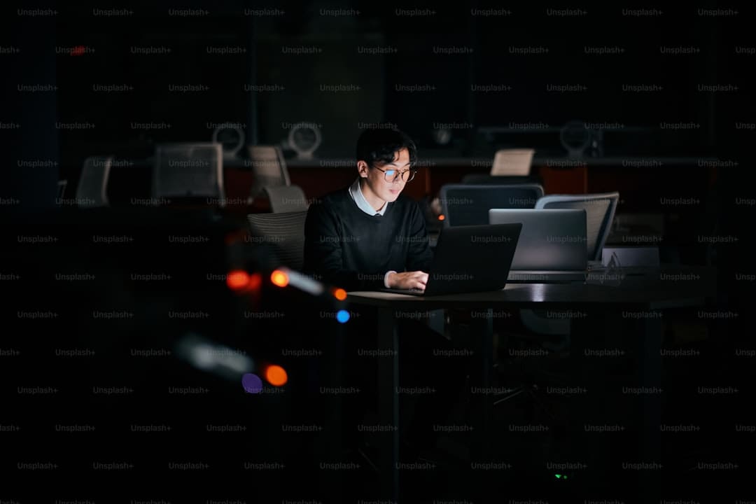 《一同探爱情》定档五一，全民观察员侦破浪漫暗码